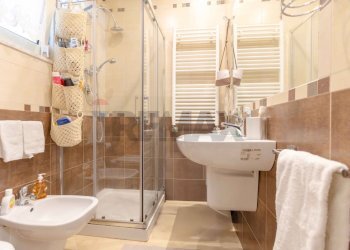 Bagno - Three-room apartment Via Francesco Fallacara
 
57, Triggiano - photo 9