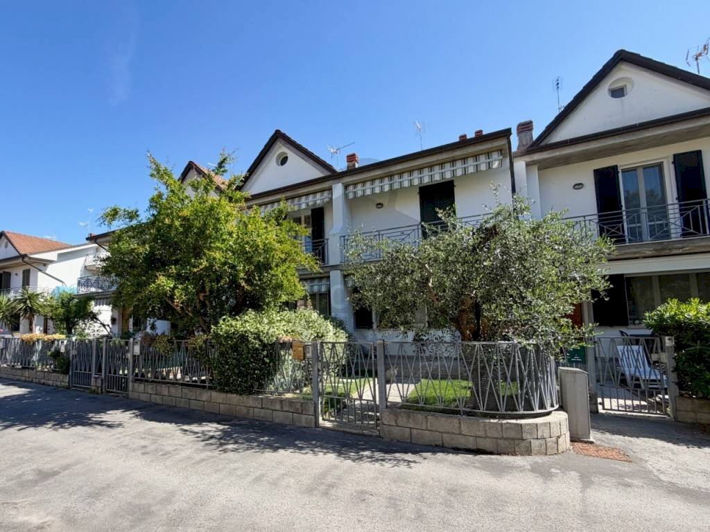 Facciata - Villa a Schiera via Salvador Allende, 20, Verucchio - foto 1