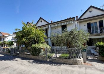 Facciata - Villa a Schiera via Salvador Allende, 20, Verucchio - foto 1