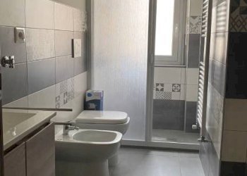 Bagno - Bilocale via Luca della Robbia, 16, Torino (zona Pozzo Strada) - foto 9
