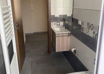 Bagno - Bilocale via Luca della Robbia, 16, Torino (zona Pozzo Strada) - foto 10