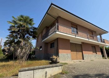 Facciata - Villa via Serra Cora, Monale - foto 1