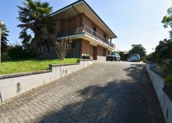 Cortile interno - Villa via Serra Cora, Monale - foto 8