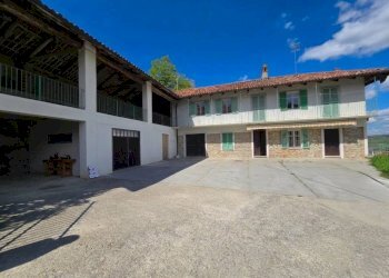 Cortile interno - Rustico Diano d'Alba - foto 1