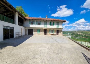 Cortile interno - Rustico Diano d'Alba - foto 2