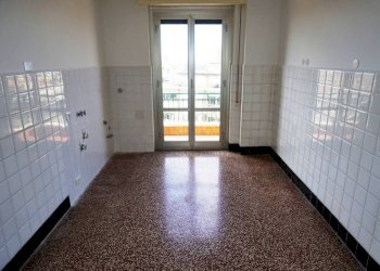 Salone - Trilocale via dei Landi, 16, Genova (zona Sampierdarena) - foto 4