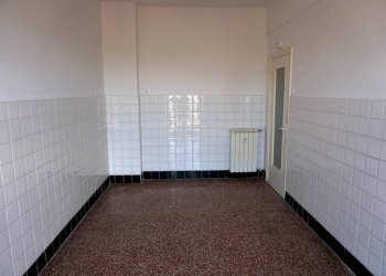 Salone - Trilocale via dei Landi, 16, Genova (zona Sampierdarena) - foto 5
