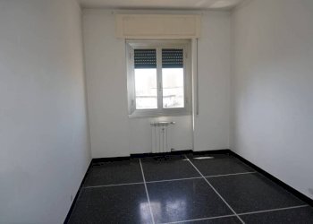Camera da letto - Trilocale via dei Landi, 16, Genova (zona Sampierdarena) - foto 6