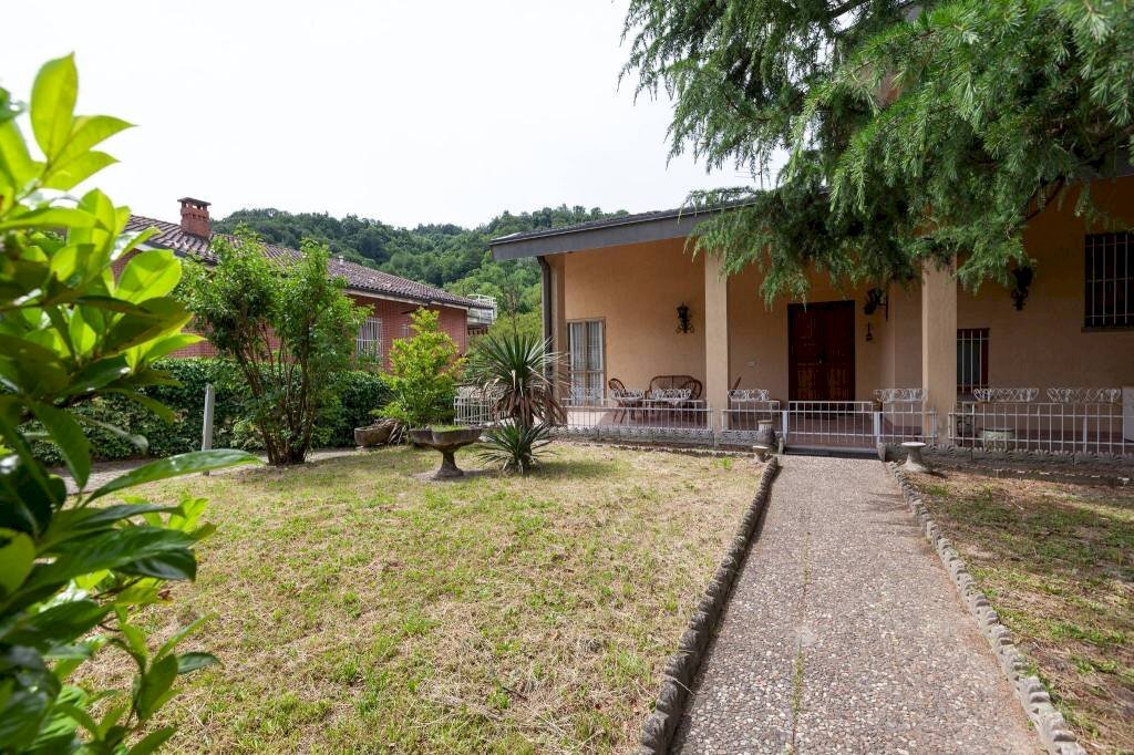Facciata - Villa strada Bardassano, 24, Castiglione Torinese - foto 1