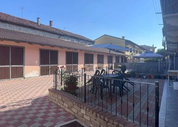 Cortile interno - Four-room apartment via Ruatti, Caramagna Piemonte - photo 5