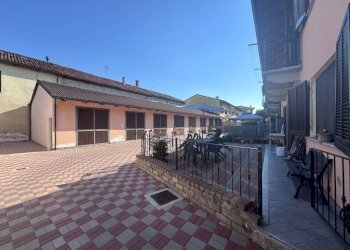 Cortile interno - Four-room apartment via Ruatti, Caramagna Piemonte - photo 6
