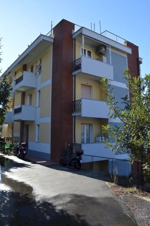 Facciata - Bilocale all'asta via Luigi Bailo, 29, Genova (zona Molassana) - foto 1