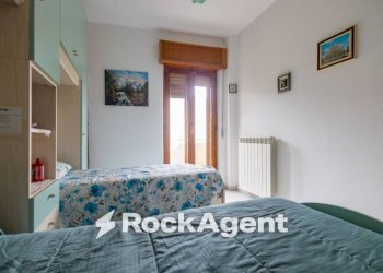 Camera da letto - Trilocale via Corace 1, Gimigliano - foto 11