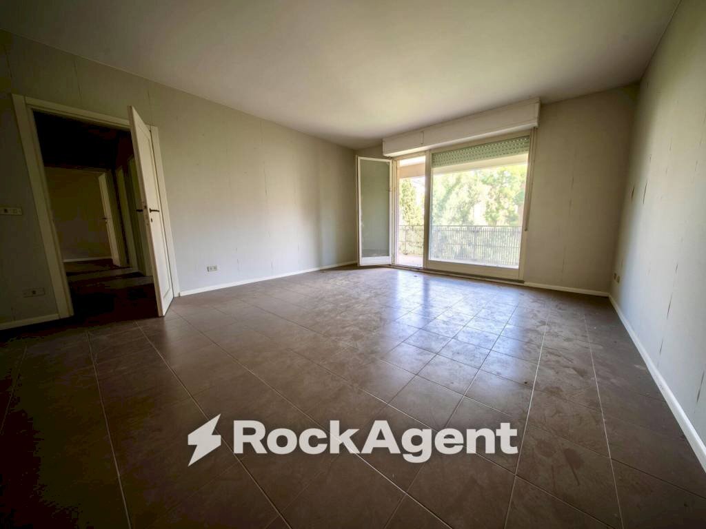 Camera da letto - Four-room apartment via Gavino Matta, 3, Sassari - photo 3