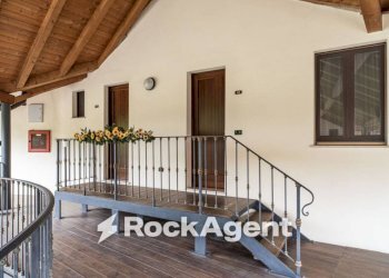 Facciata - Hotel via Frazione Mezzano, 117, Sannazzaro de' Burgondi - foto 12