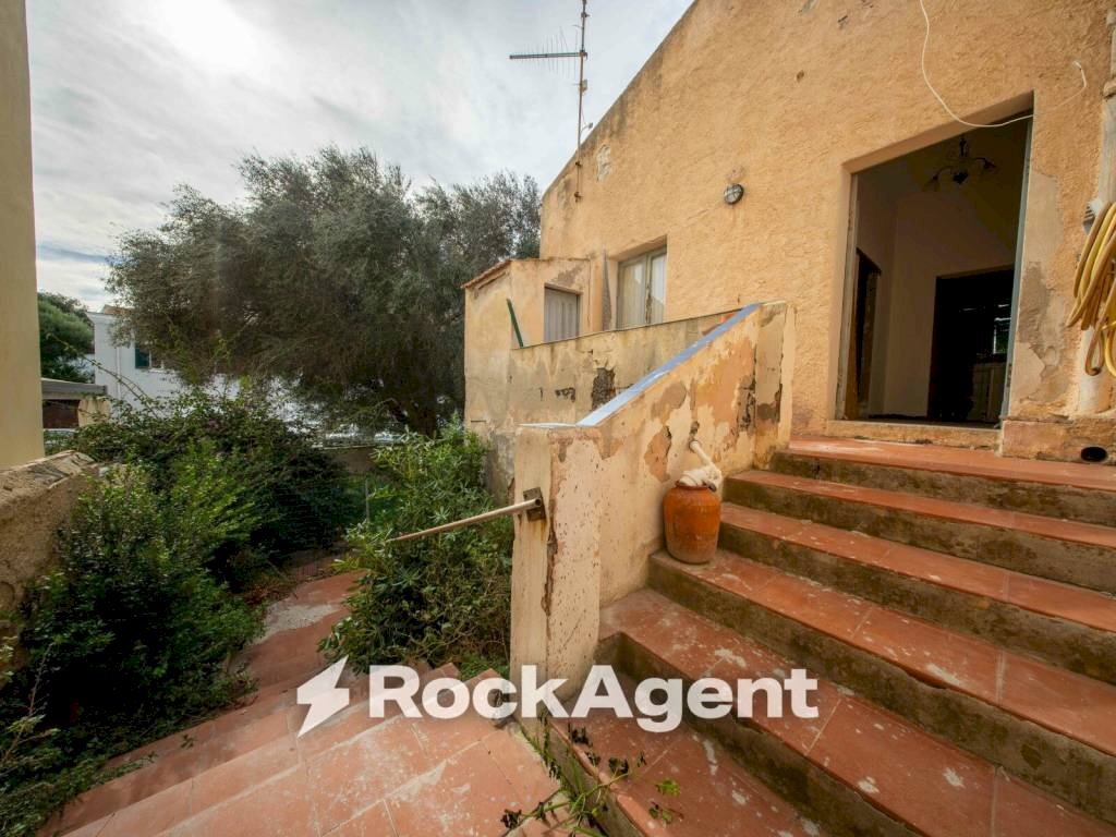 Facciata - Casa indipendente via Sassari, 123, Stintino - foto 2