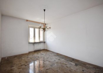 Apartment Via Lorenzo Garda, Ivrea - photo 4