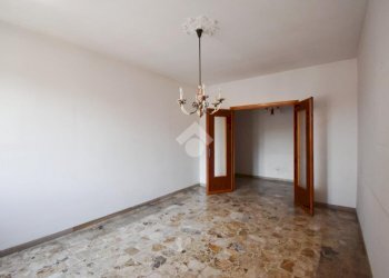 Apartment Via Lorenzo Garda, Ivrea - photo 5