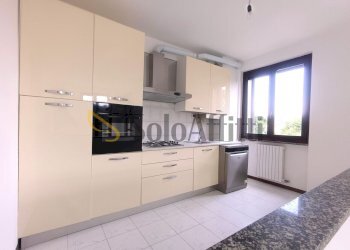 cucina a vista - Two-room apartment Piazza Enzo Tarantelli, Pogliano Milanese - photo 2