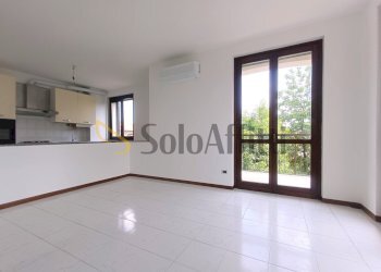 soggiorno - Two-room apartment Piazza Enzo Tarantelli, Pogliano Milanese - photo 3