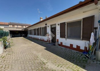Semi-detached house Via S. Boezio, Trecate - photo 1