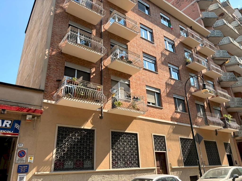 Four-room apartment Corso regio parco, Torino (neighborhood Aurora) - photo 2