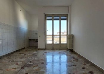 Bilocale largo Giambellino 126, Milano (zona Giambellino) - foto 1