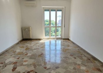 Bilocale largo Giambellino 126, Milano (zona Giambellino) - foto 6