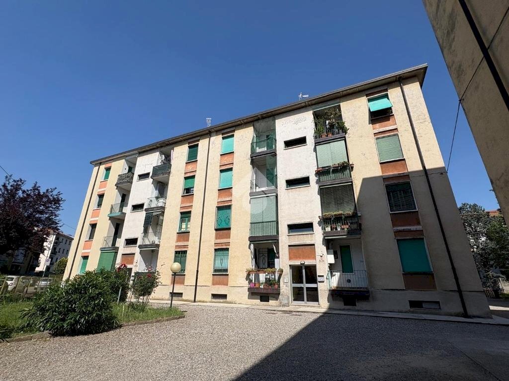 Two-room apartment Via Brennero, Legnano - photo 1