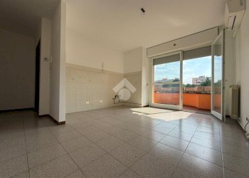 One-room apartment Viale Europa, Bussero - photo 1