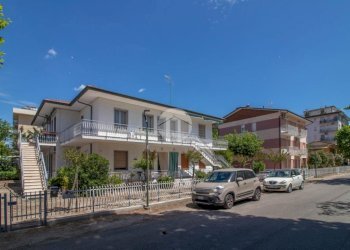 Bilocale Viale giovanni segantini, Cesenatico - foto 17