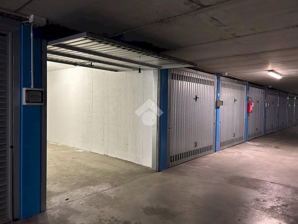 Box Piazza dell'incontro tra I Popoli, Settimo Milanese - foto 1