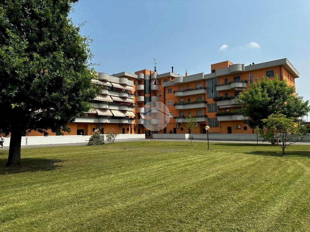 One-room apartment Viale Europa, Bussero - photo 1