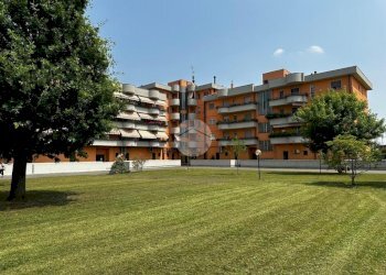 One-room apartment Viale Europa, Bussero - photo 1