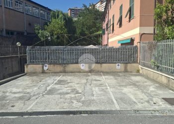Posto Auto V. Gerolamo Ratto, Genova (zona Prà) - foto 1