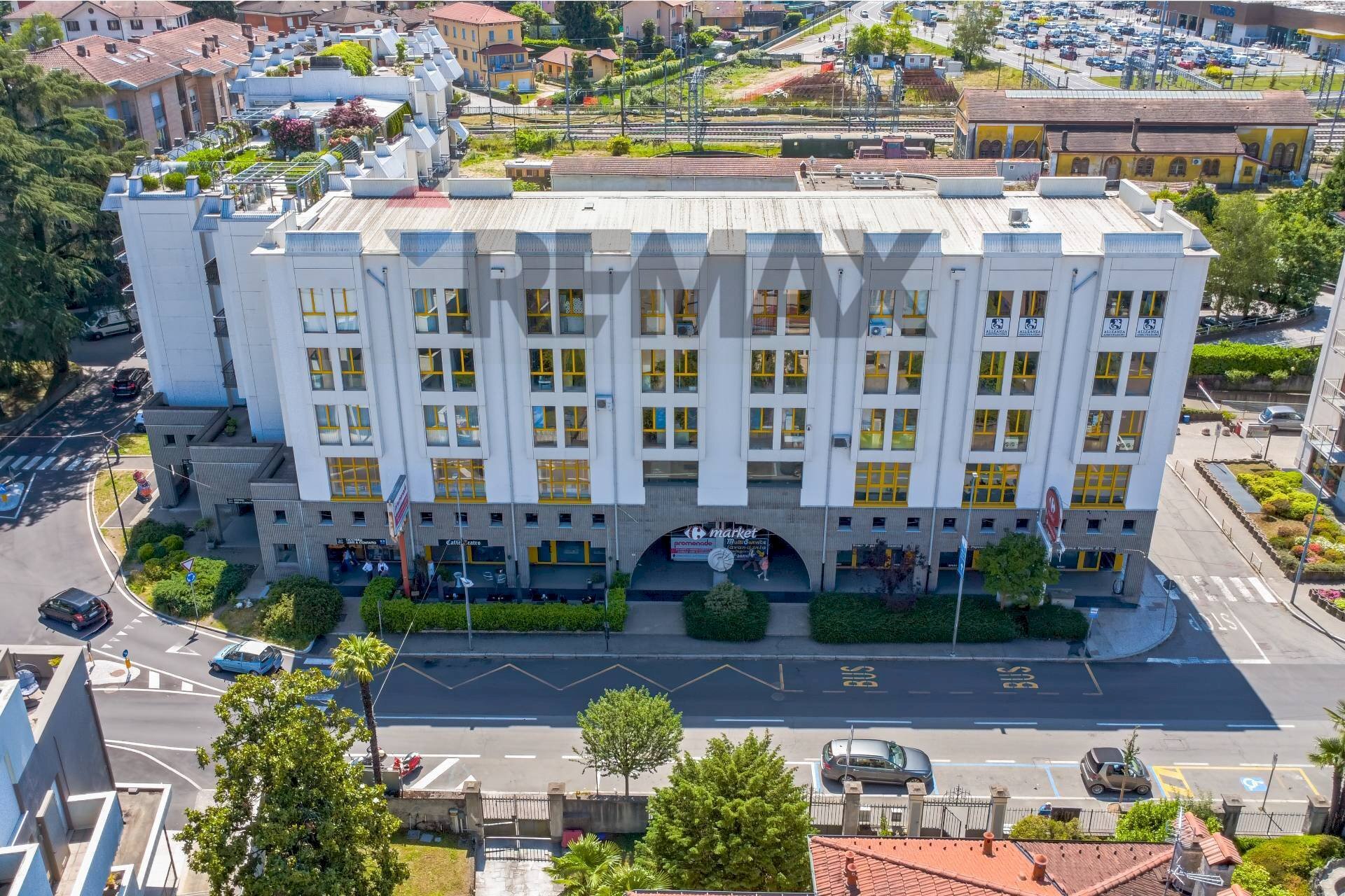 Edificio all\'aperto - Office corso XXV Aprile
 
31, Luino - photo 1