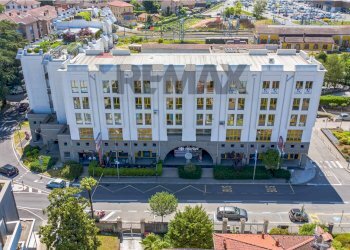Edificio all\'aperto - Ufficio corso XXV Aprile
31, Luino - foto 1