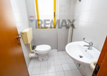 Bagno - Ufficio corso XXV Aprile
31, Luino - foto 11
