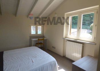 Camera / camera da letto - Three-room apartment via per Sarigo, Castelveccana - photo 10