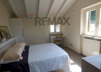 Camera / camera da letto - Three-room apartment via per Sarigo, Castelveccana - photo 12