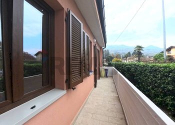Balcone - Villa a Schiera Marchirolo - foto 8