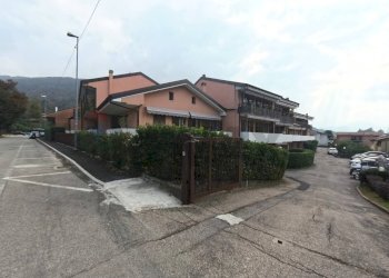 Edificio all\'aperto - Villa a Schiera Marchirolo - foto 21