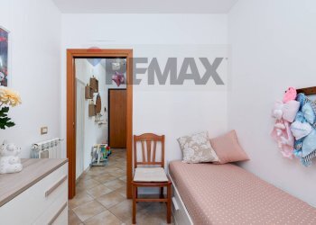Camera / camera da letto - Three-room apartment VIA TEVERE
14/c, Mentana - photo 15