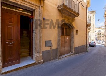 Edificio all\'aperto - Quadrilocale Via Ciancio
 
3, Caltagirone - foto 1