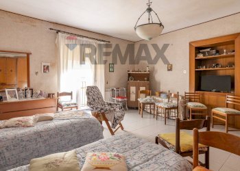 Sala da pranzo - Quadrilocale Via Ciancio
 
3, Caltagirone - foto 16
