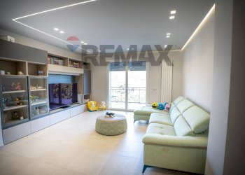 Soggiorno - Three-room apartment Viale Mario Rapisardi
 
707, Catania - photo 6