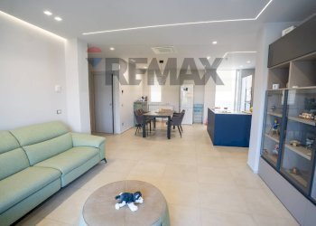 Sala da pranzo - Three-room apartment Viale Mario Rapisardi
 
707, Catania - photo 8