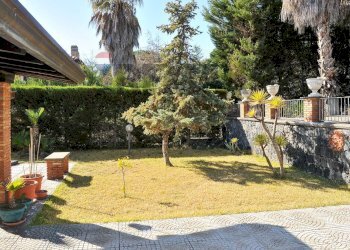 Giardino - Casa semi indipendente Via Guardia Ragala
 
11, Nicolosi - foto 1