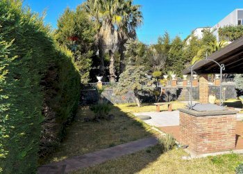 Giardino - Casa semi indipendente Via Guardia Ragala
 
11, Nicolosi - foto 12