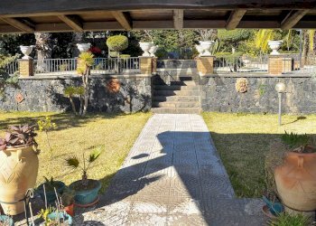 Giardino - Casa semi indipendente Via Guardia Ragala
 
11, Nicolosi - foto 19